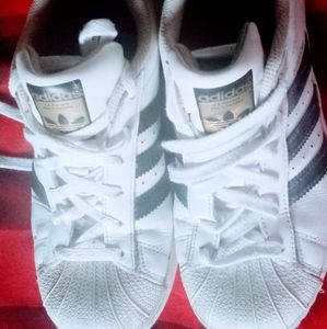 Adidas sz 6 men , 8 women